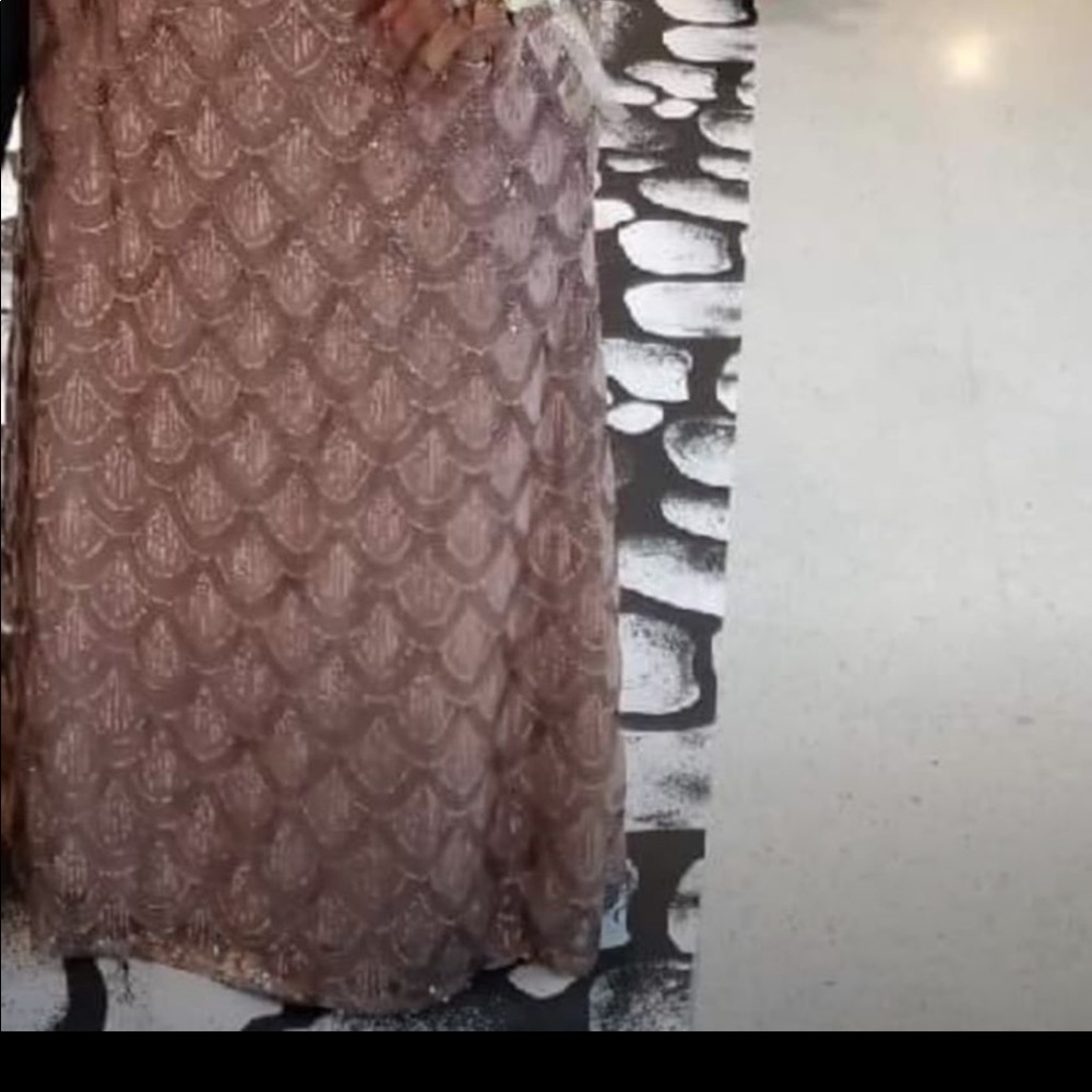 SiZe 22 prom dress fits like size 18